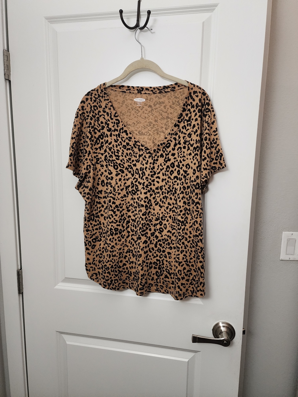 5/$30 Old Navy Leopard Print V-Neck Tee - Tan and Black